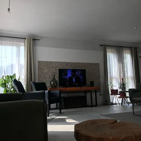 Sun Garden - Luxury - Private Pool - 5 Bedrooms - 4 Bathrooms - 4 Garages * Saraybosna